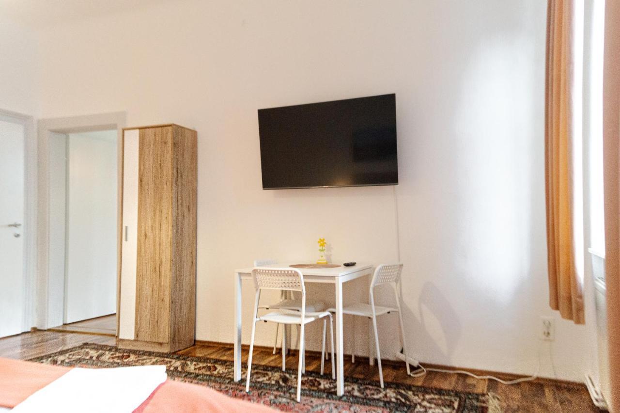 Comfy 2Br- Apartment Near Wiener Stadthalle ภายนอก รูปภาพ